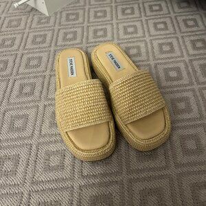 Steve Madden - 	 BEACHY NATURAL FABRIC SANDALS